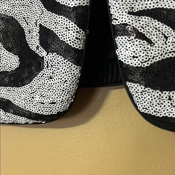 Chic Zebra Patterned Jacket - Picture 6 of 16